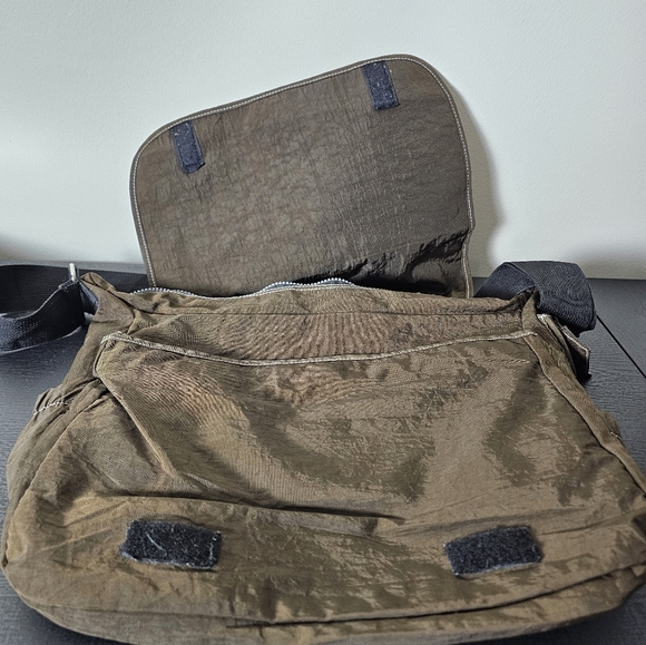 New York Messenger Bag - Picture 2 of 5